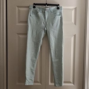 Democracy Women's Skinny Stretch Denim Capri pants